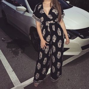 Navy Floral jumpsuit 🌸